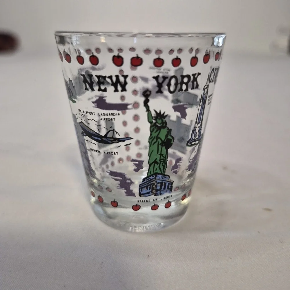New York City Shot Glass The Big Apple Souvenir Statue of Liberty Twin Towers - Picture 2 of 6